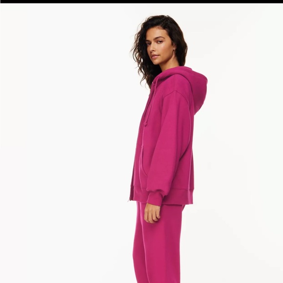 Aritzia TNA Sweatfleece Cozy Fleeze Perfect Fit Zip up hoodie in Bold Fuchsia 🩷 - Picture 2 of 7